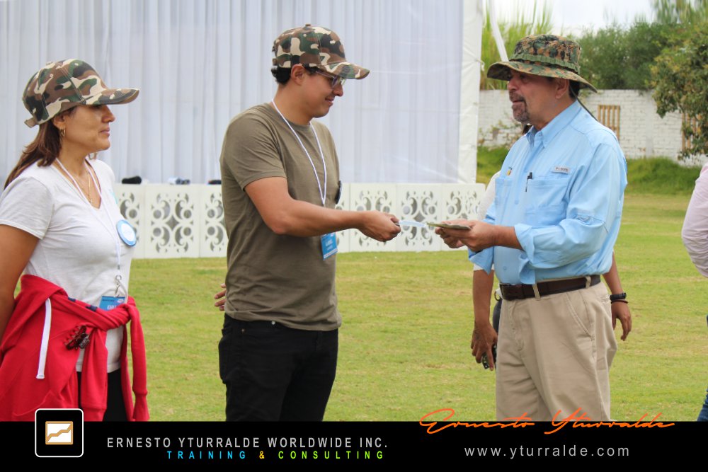 Team Building Corporativo LATAM | Cuerdas Bajas para fortalecer confianza y coordinación en equipos de trabajo